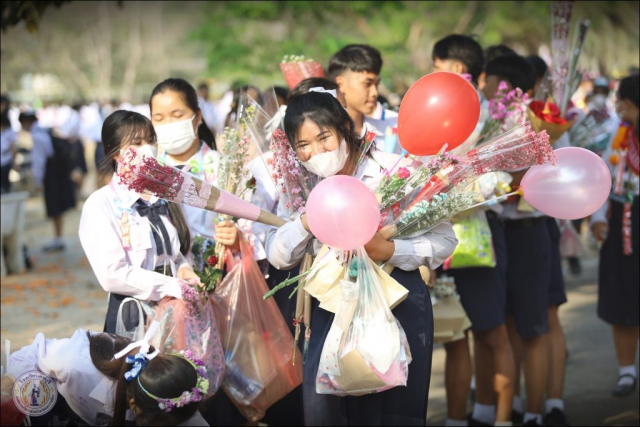 LINE_ALBUM_รับใบประกาศนียบัตร_230225_283