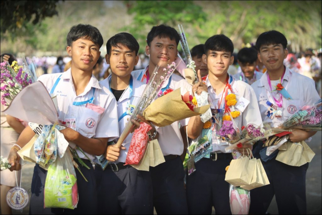 LINE_ALBUM_รับใบประกาศนียบัตร_230225_284