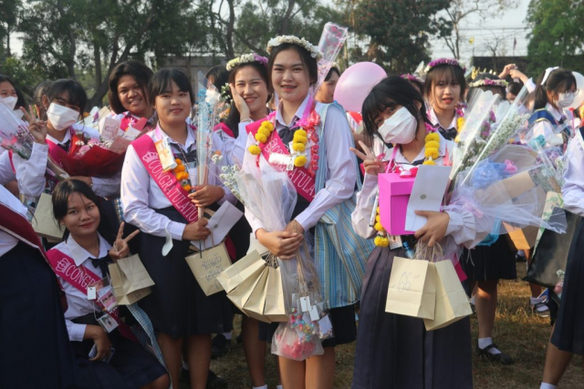 LINE_ALBUM_รับใบประกาศนียบัตร_230225_420