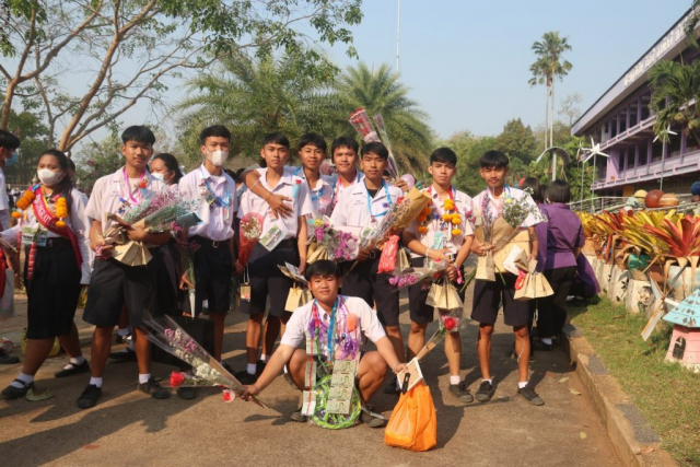 LINE_ALBUM_รับใบประกาศนียบัตร_230225_501