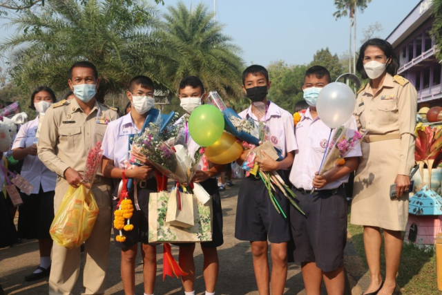 LINE_ALBUM_รับใบประกาศนียบัตร_230225_505