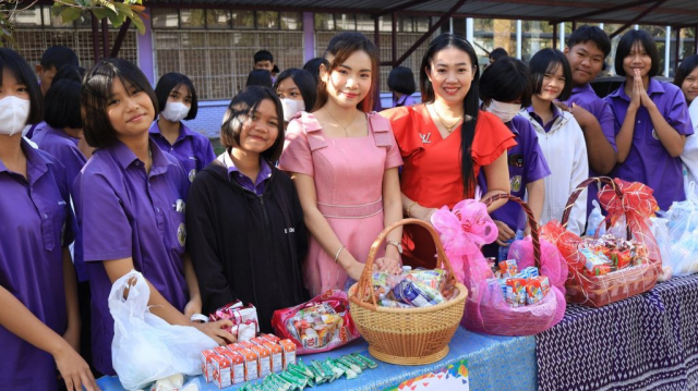 LINE_ALBUM_มอบของขวัญปีใหม่2567_๒๓๑๒๒๘_32