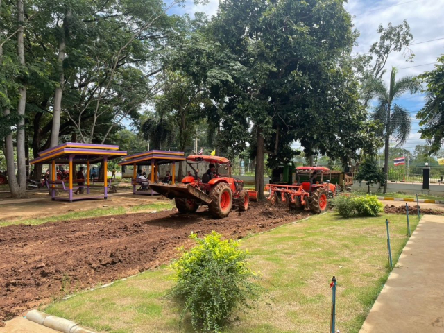 LINE_ALBUM_คาราวานรถบรรทุกดิน-21-กันยายน-2567_240921_4